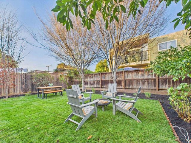 680 42nd St, Oakland, CA 94609