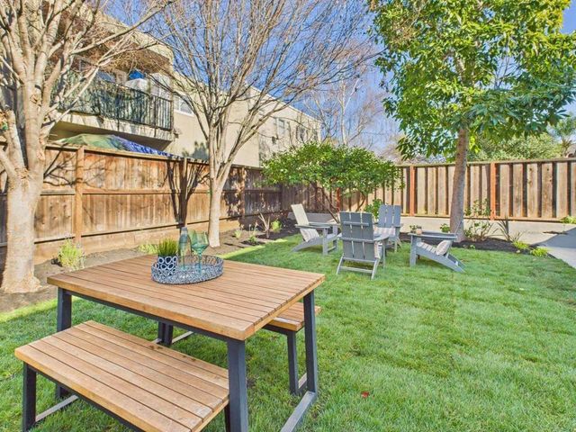 680 42nd St, Oakland, CA 94609