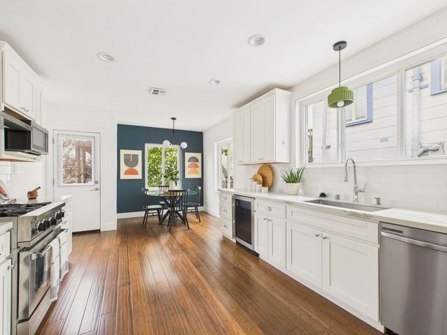 680 42nd St, Oakland, CA 94609