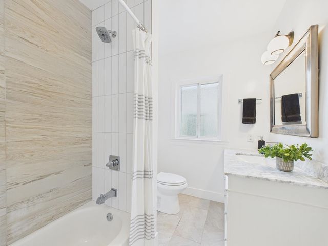 680 42nd St, Oakland, CA 94609