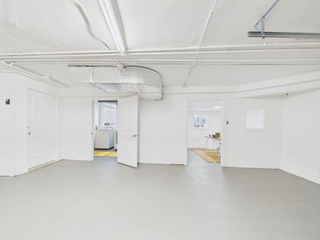 680 42nd St, Oakland, CA 94609