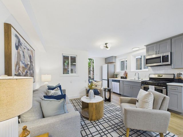 680 42nd St, Oakland, CA 94609