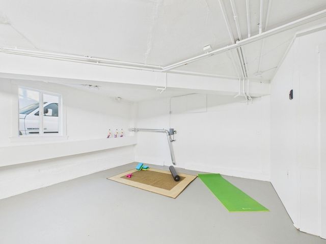 680 42nd St, Oakland, CA 94609