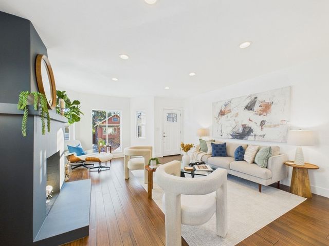 680 42nd St, Oakland, CA 94609