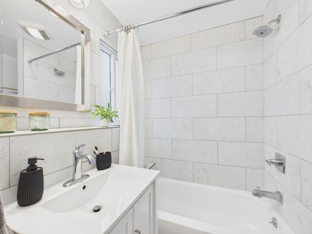 680 42nd St, Oakland, CA 94609