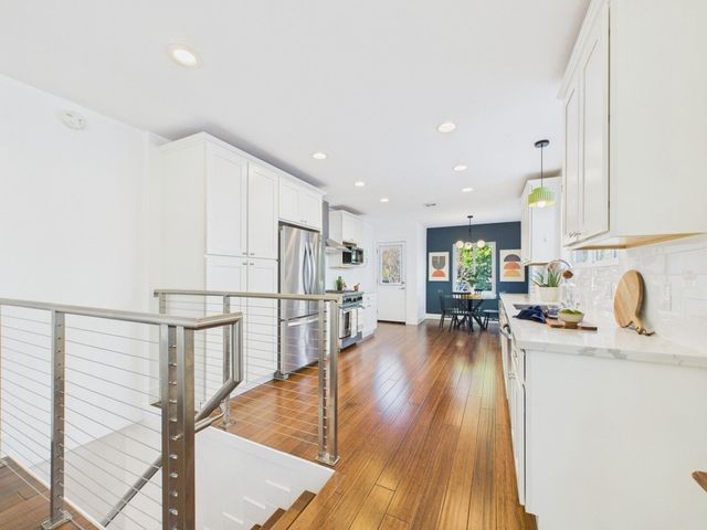 680 42nd St, Oakland, CA 94609