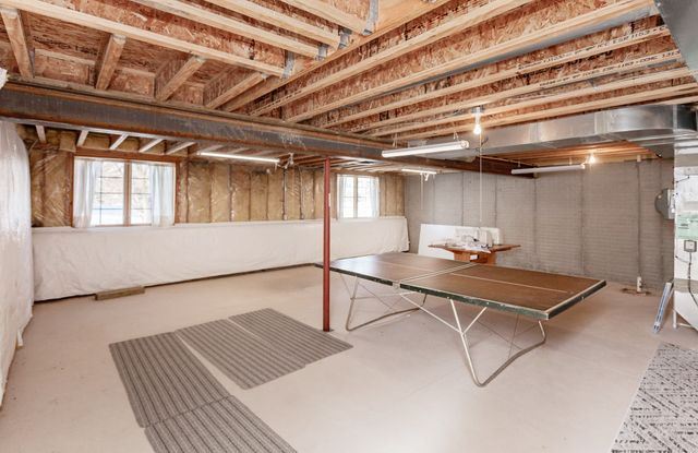 4200 152nd Street, Urbandale, IA 50323