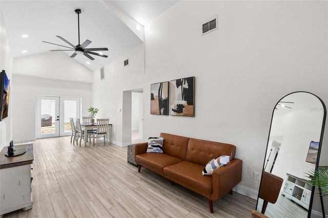 4920 30TH AVENUE N, St Petersburg, FL 33710