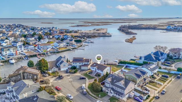 4068 Darby Lane, Seaford, NY 11783