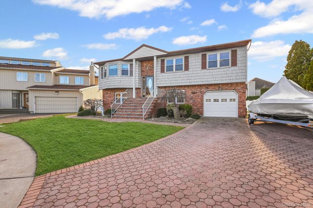 4068 Darby Lane, Seaford, NY 11783