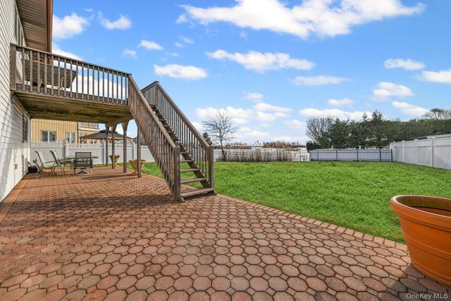 4068 Darby Lane, Seaford, NY 11783