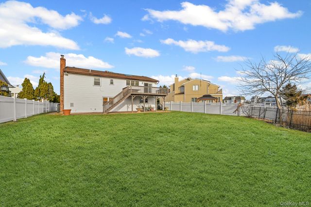 4068 Darby Lane, Seaford, NY 11783