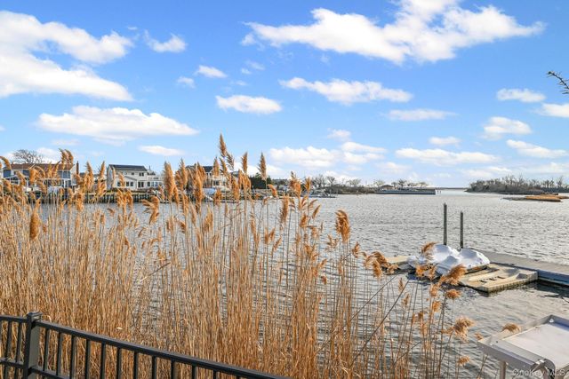 4068 Darby Lane, Seaford, NY 11783