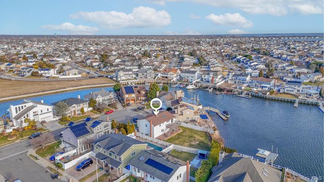 4068 Darby Lane, Seaford, NY 11783