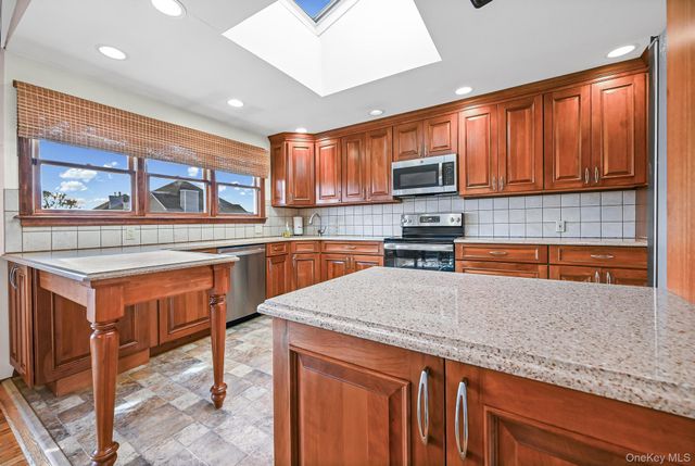 4068 Darby Lane, Seaford, NY 11783