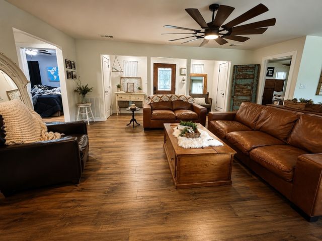 815 S 4th Street, Crandall, TX 75114