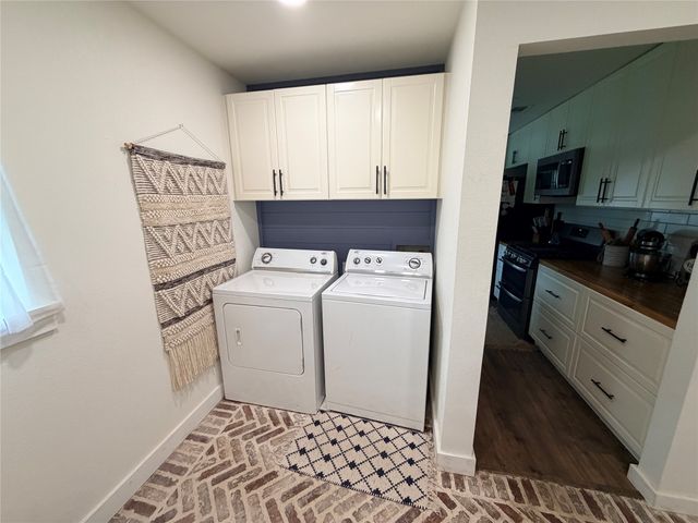 815 S 4th Street, Crandall, TX 75114