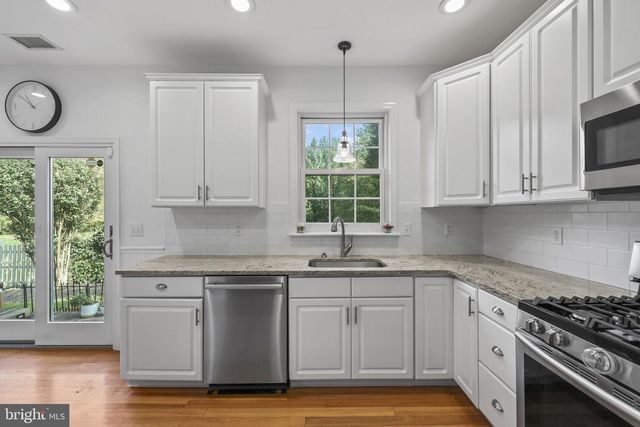 36 STONERIDGE DR, Robbinsville, NJ 08691