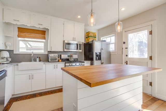 3229 8th Avenue, Fort Worth, TX 76110