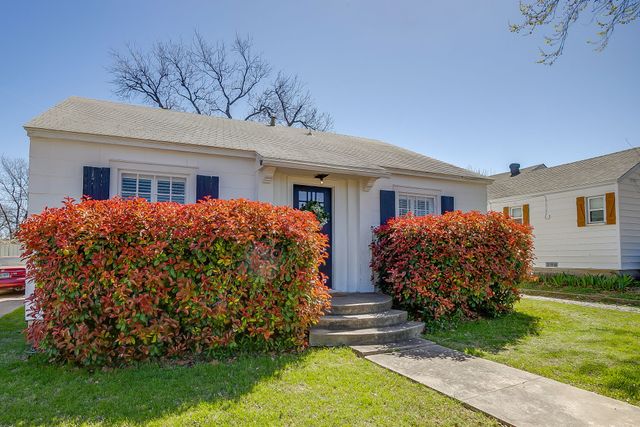 3229 8th Avenue, Fort Worth, TX 76110