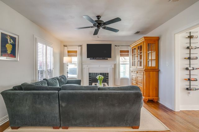 3229 8th Avenue, Fort Worth, TX 76110