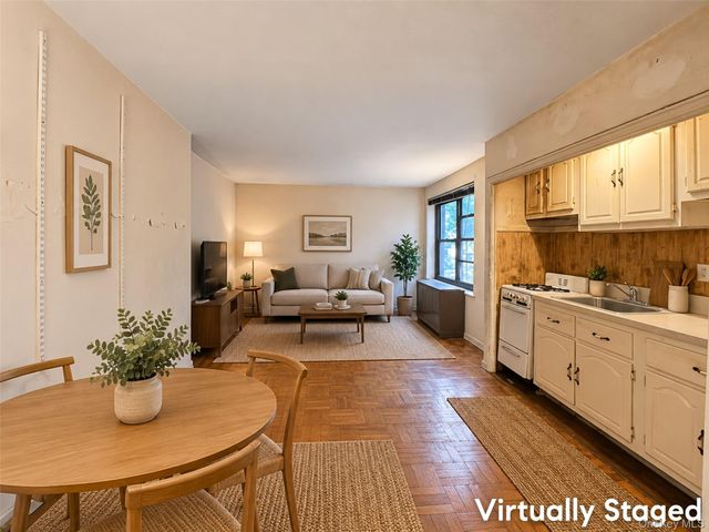 71 Grace Avenue 1L, Great Neck, NY 11021