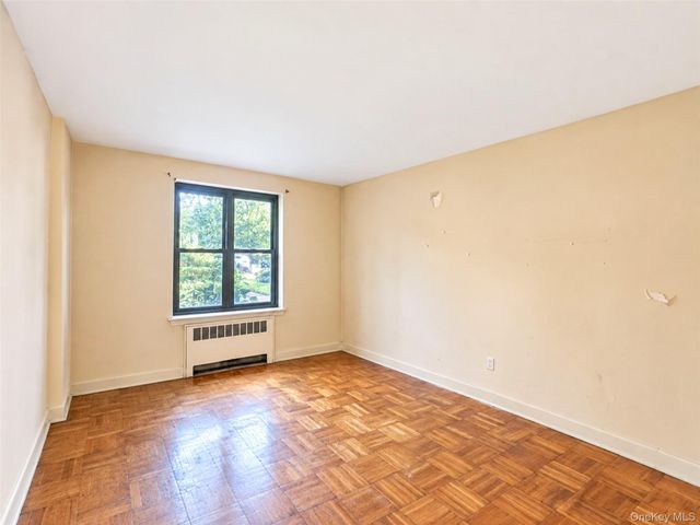 71 Grace Avenue 1L, Great Neck, NY 11021