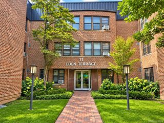 71 Grace Avenue 1L, Great Neck, NY 11021