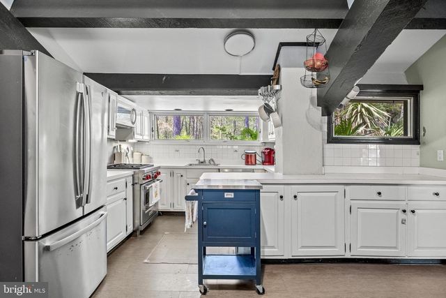 863 MCKENDIMEN RD, Shamong, NJ 08088