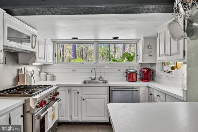 863 MCKENDIMEN RD, Shamong, NJ 08088