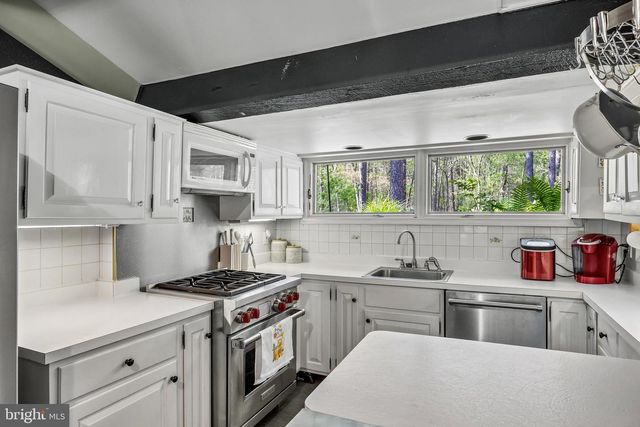 863 MCKENDIMEN RD, Shamong, NJ 08088