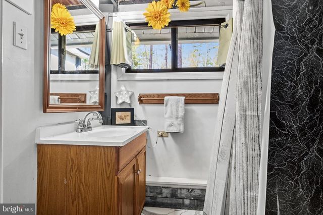 863 MCKENDIMEN RD, Shamong, NJ 08088