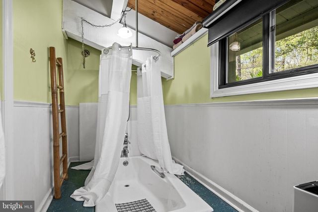 863 MCKENDIMEN RD, Shamong, NJ 08088