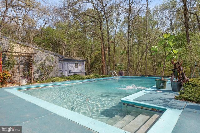 863 MCKENDIMEN RD, Shamong, NJ 08088