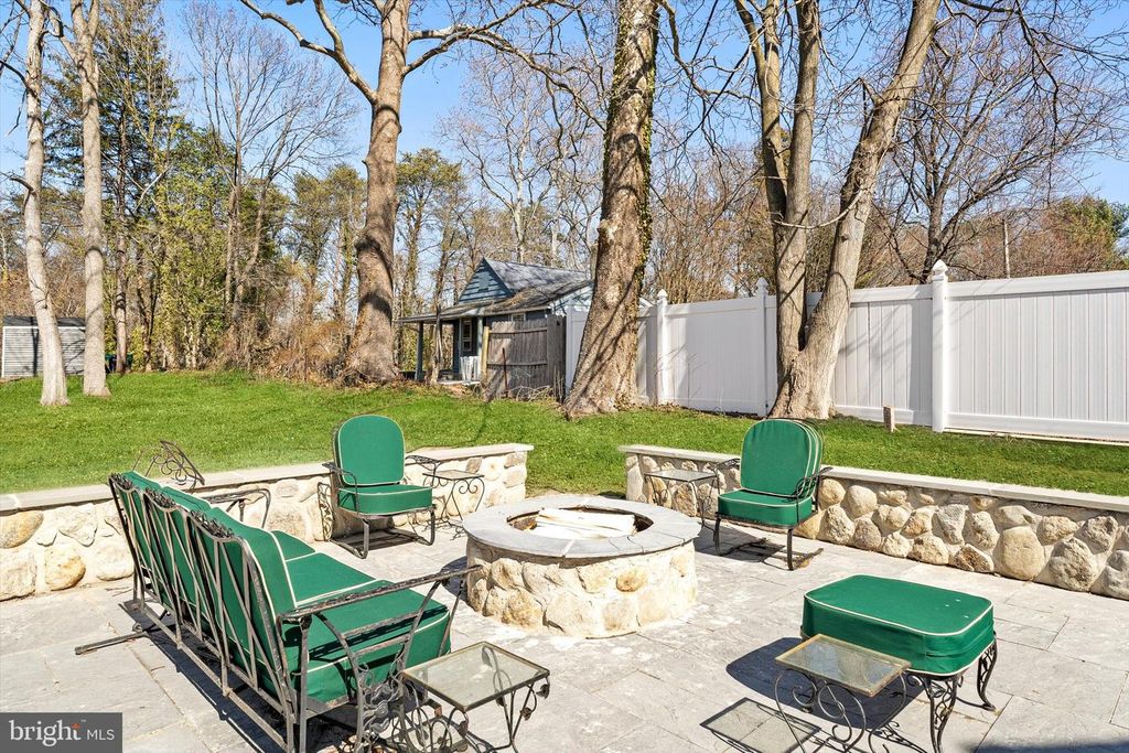 1387 MONMOUTH RD, Mount Holly, NJ 08060