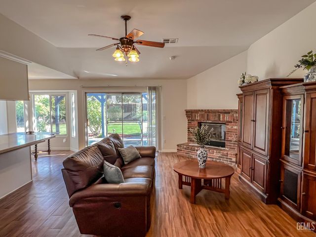 5004 Sioux Place, Bakersfield, CA 93312