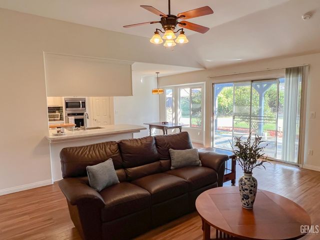 5004 Sioux Place, Bakersfield, CA 93312