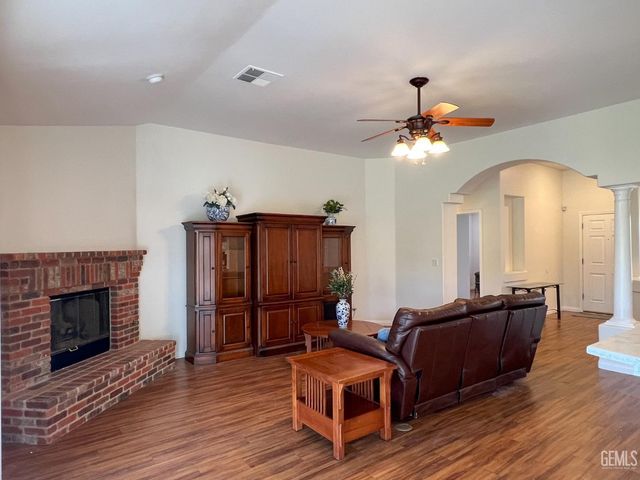 5004 Sioux Place, Bakersfield, CA 93312