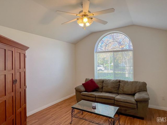 5004 Sioux Place, Bakersfield, CA 93312