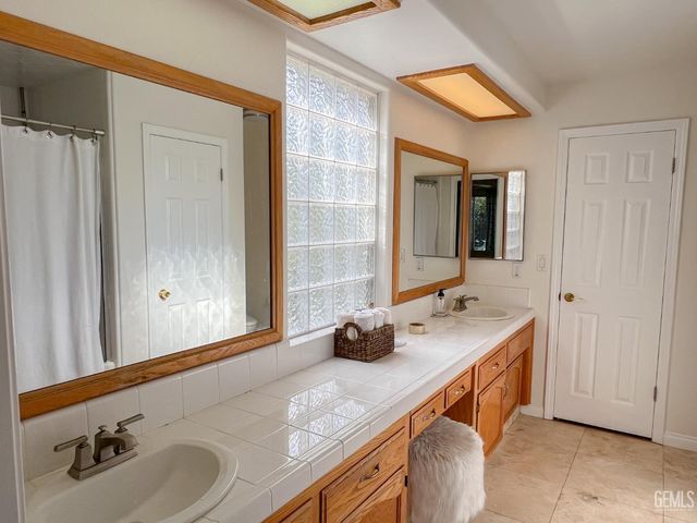 5004 Sioux Place, Bakersfield, CA 93312