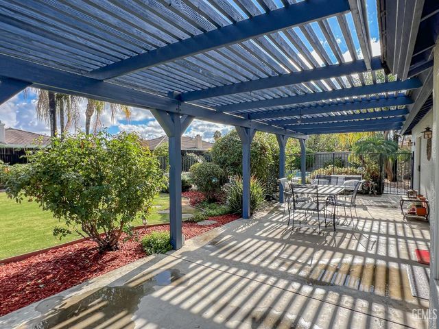 5004 Sioux Place, Bakersfield, CA 93312