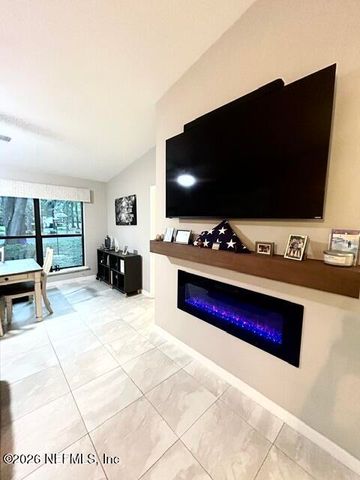 10413 BIGTREE Circle E 10413, Jacksonville, FL 32257