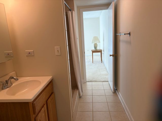 512 Redondo Drive 411, Downers Grove, IL 60516