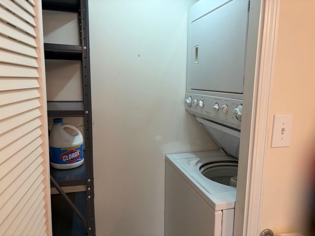 512 Redondo Drive 411, Downers Grove, IL 60516