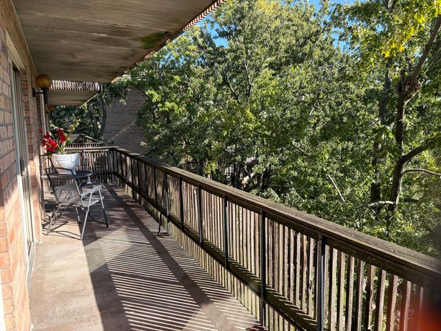 512 Redondo Drive 411, Downers Grove, IL 60516