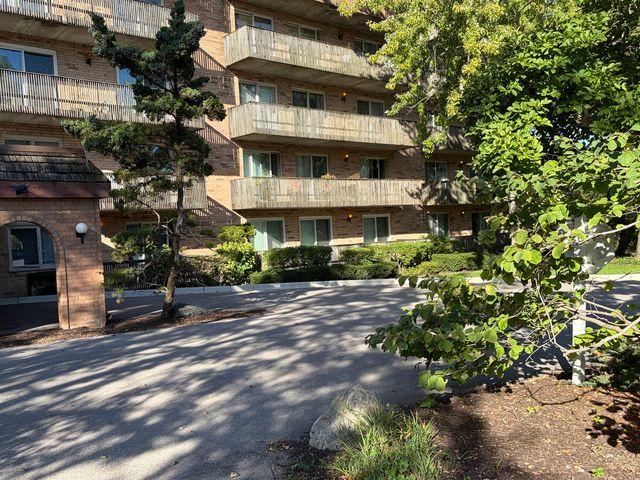 512 Redondo Drive 411, Downers Grove, IL 60516