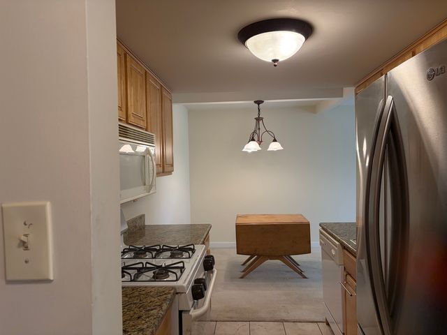 512 Redondo Drive 411, Downers Grove, IL 60516