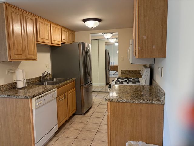 512 Redondo Drive 411, Downers Grove, IL 60516