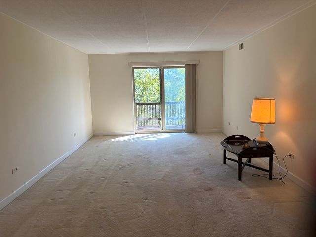 512 Redondo Drive 411, Downers Grove, IL 60516