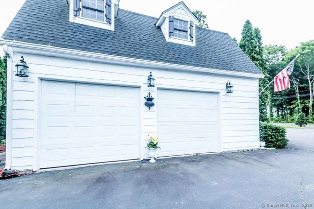 453 Chestnut Hill Road, Glastonbury, CT 06033